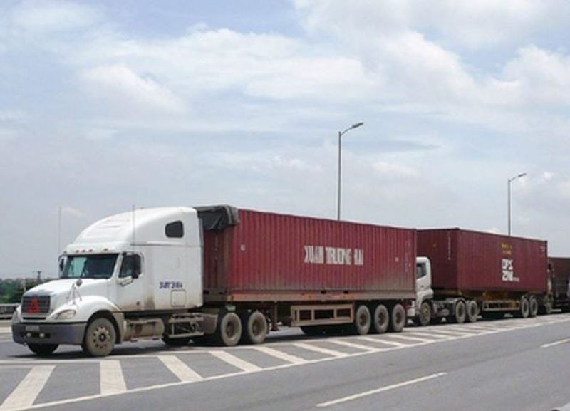 Vận chuyển hàng hóa hiệu quả với xe container đầu kéo